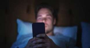 Qué es el “revenge bedtime procrastination” y por qué cada vez más personas se acuestan tarde