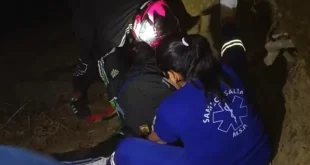 Un conductor desbarrancó en el Cerro San Bernardo y tuvo que ser rescatado